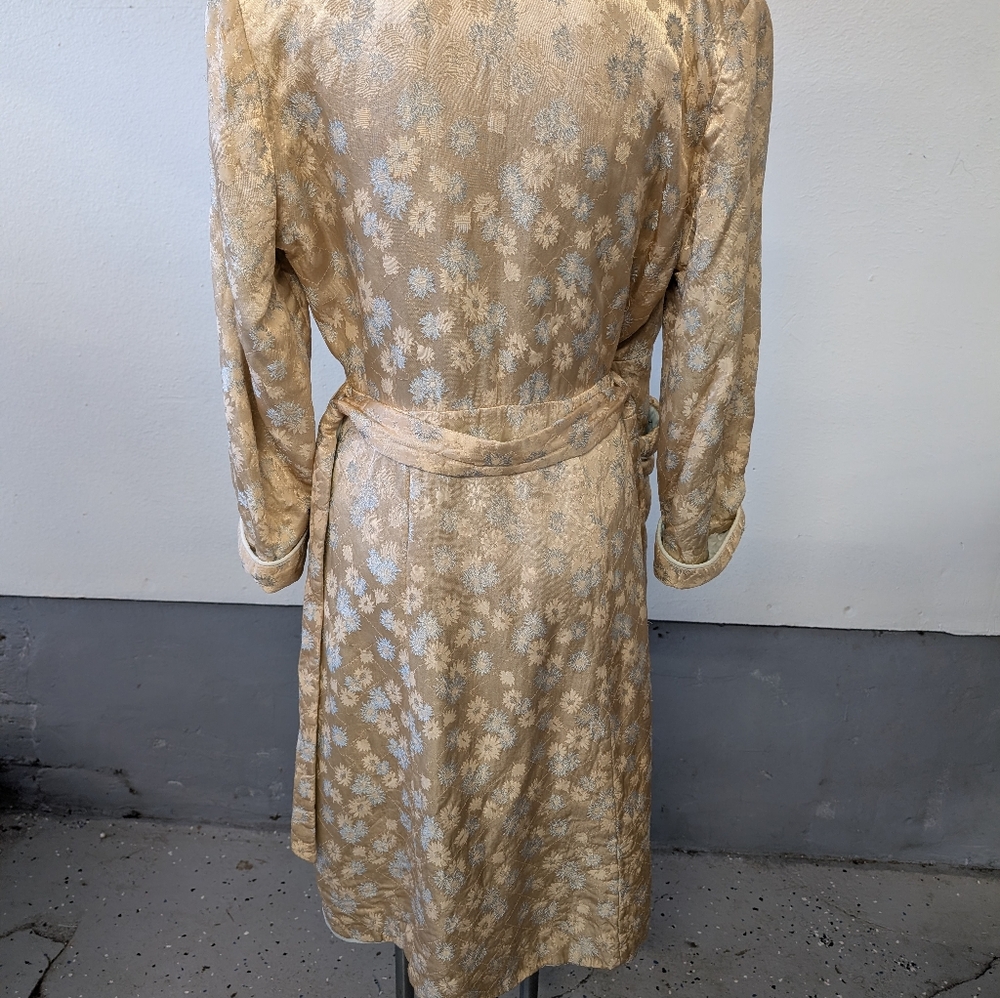 Vintage Robe 1940/50 Cream Satin With Light Blue Floral Free Size - Picture 7 of 16